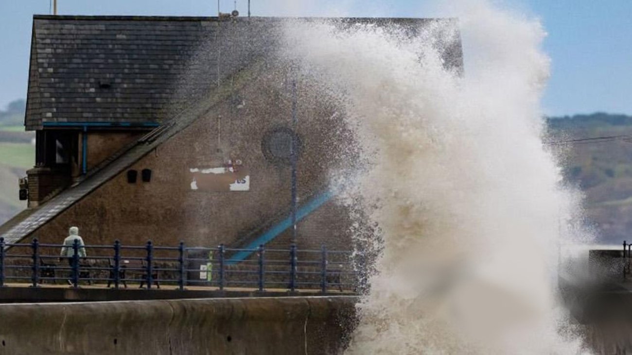 Storm Ashley Hits the UK With Warnings Issued as Severe Weather Unfolds