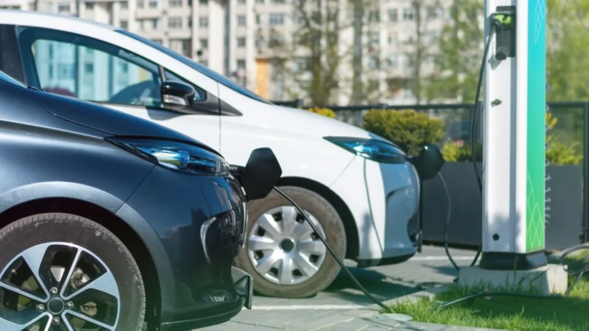 Hybrid-vs-Electric-Vehicles-The-Smart-Choice-for-Savings-and-Sustainability Electric cars charging