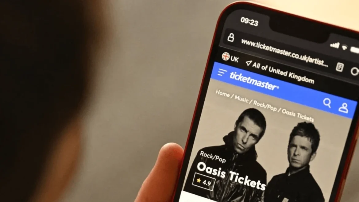 Oasis reunion concert crowd