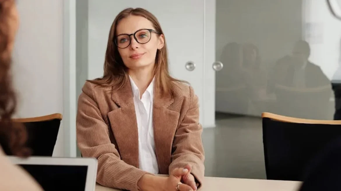 UK Job Vacancies Decline Amid Economic Uncertainty